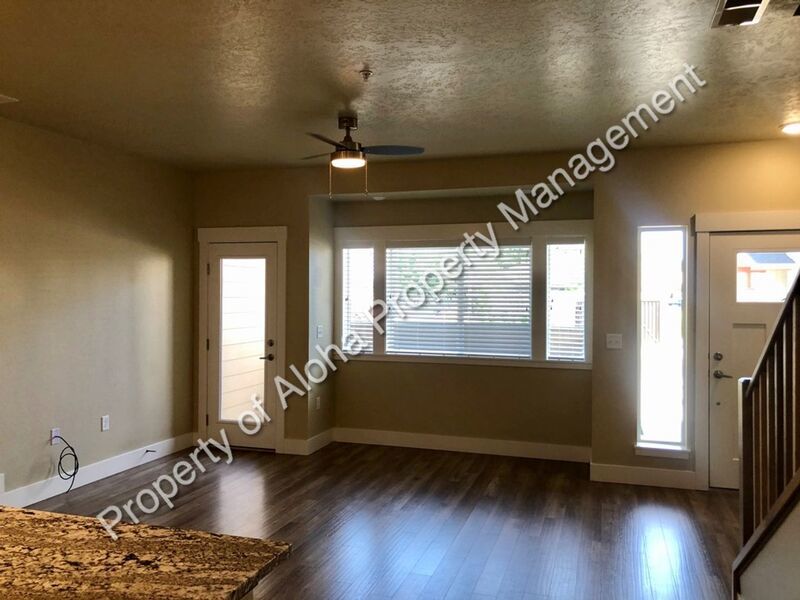 Beautiful 3 Bed 2.5 Bath Townhome in Columbia Village! property image