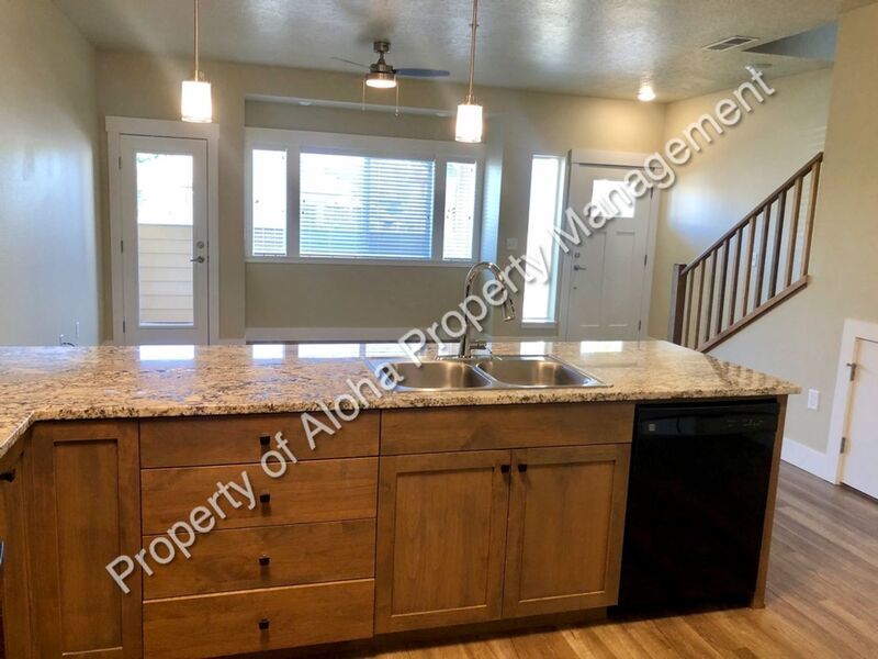 Beautiful 3 Bed 2.5 Bath Townhome in Columbia Village! property image