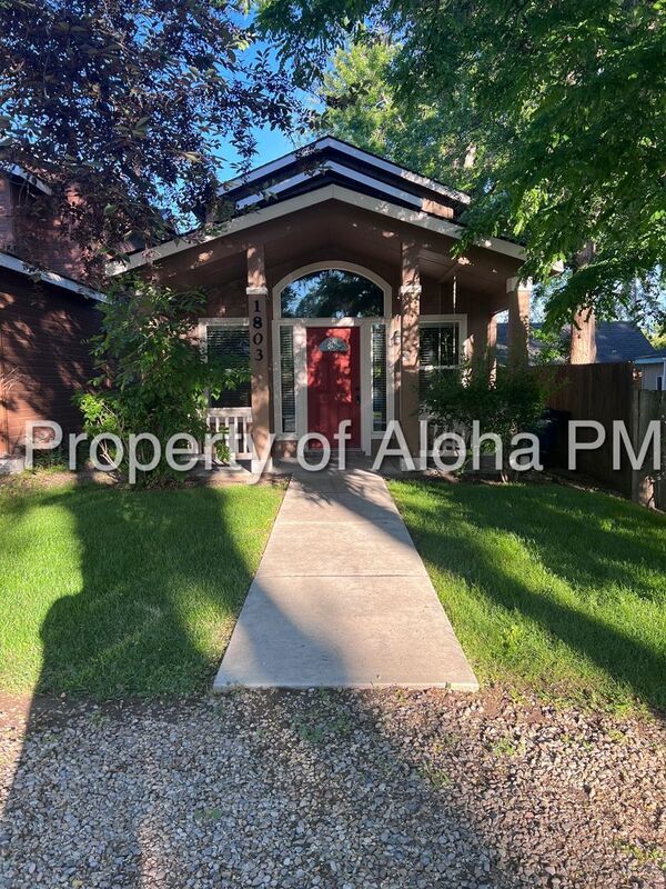 Adorable 2-Story 3 Bedroom 2.5 Bathroom Home, Located on the Bench!! property image