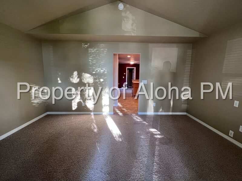 Adorable 2-Story 3 Bedroom 2.5 Bathroom Home, Located on the Bench!! property image