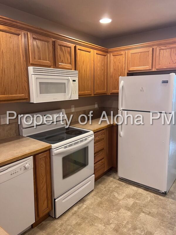 Adorable 2-Story 3 Bedroom 2.5 Bathroom Home, Located on the Bench!! property image