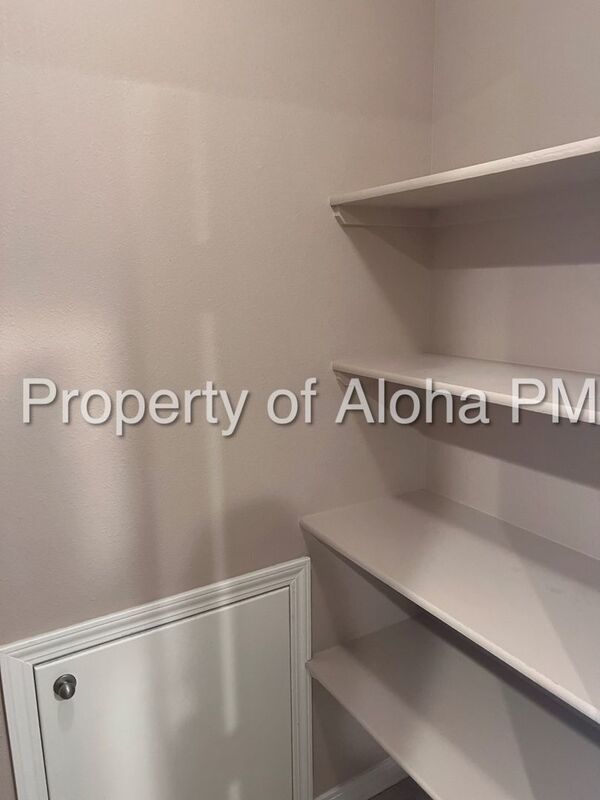 Adorable 2-Story 3 Bedroom 2.5 Bathroom Home, Located on the Bench!! property image
