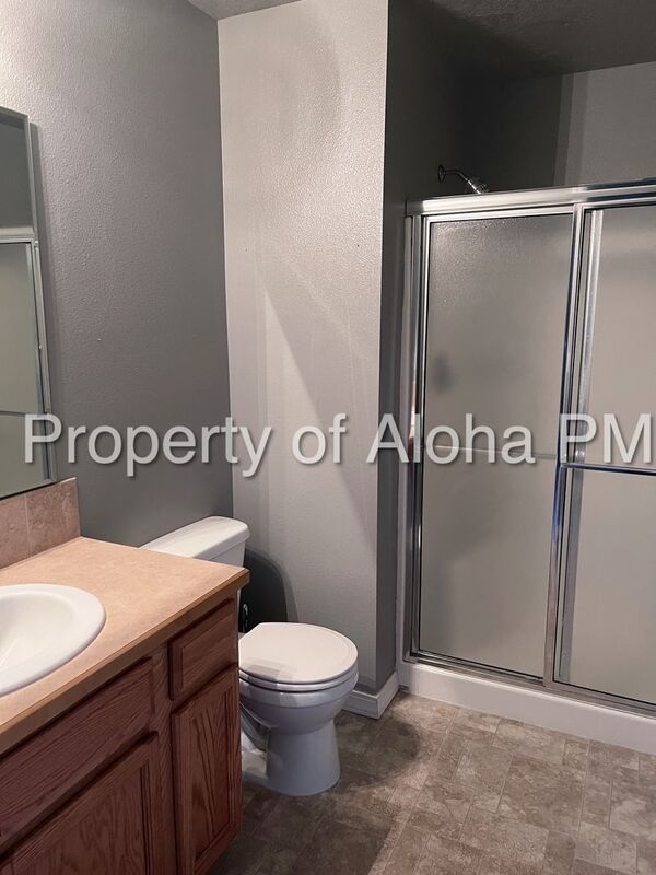 Adorable 2-Story 3 Bedroom 2.5 Bathroom Home, Located on the Bench!! property image