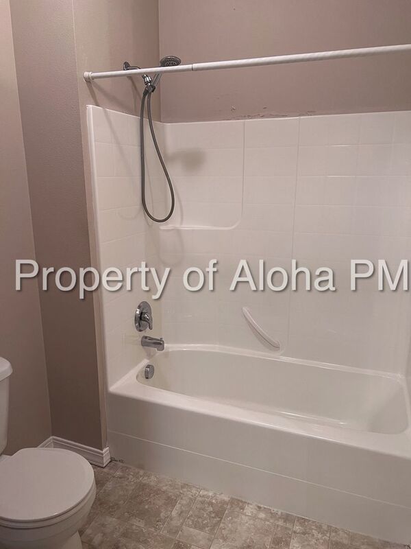Adorable 2-Story 3 Bedroom 2.5 Bathroom Home, Located on the Bench!! property image