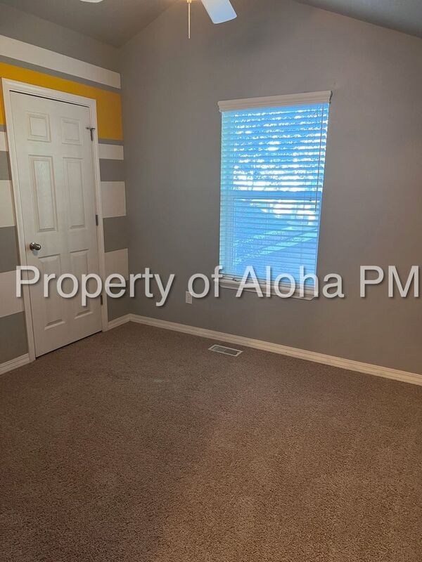 Adorable 2-Story 3 Bedroom 2.5 Bathroom Home, Located on the Bench!! property image