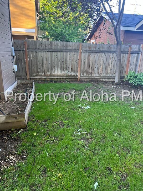 Adorable 2-Story 3 Bedroom 2.5 Bathroom Home, Located on the Bench!! property image