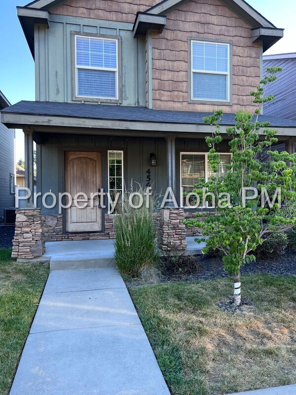 Adorable 3 Bedroom 2.5 Bathroom off the Bench! property image