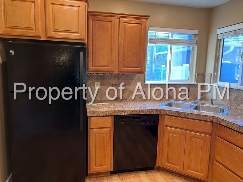 Adorable 3 Bedroom 2.5 Bathroom off the Bench! property image