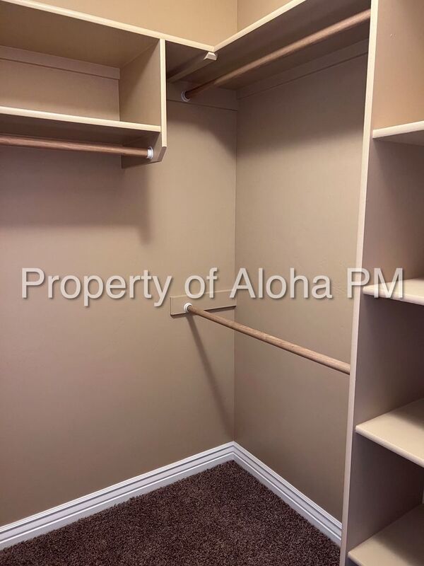 Adorable 3 Bedroom 2.5 Bathroom off the Bench! property image