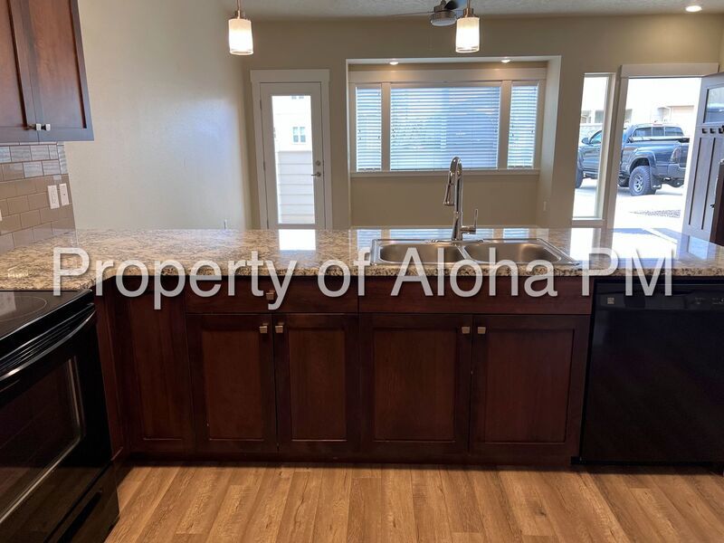 Don't miss this beautifully 3 bedroom spacious townhome in Columbia Village! property image