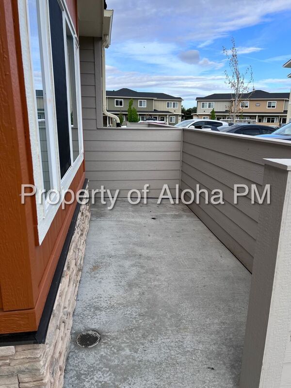 Don't miss this beautifully 3 bedroom spacious townhome in Columbia Village! property image