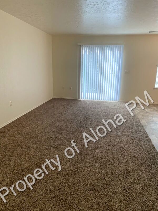 Comfy 2 Bedroom 2 Bathroom off of Pine in Meridian! property image