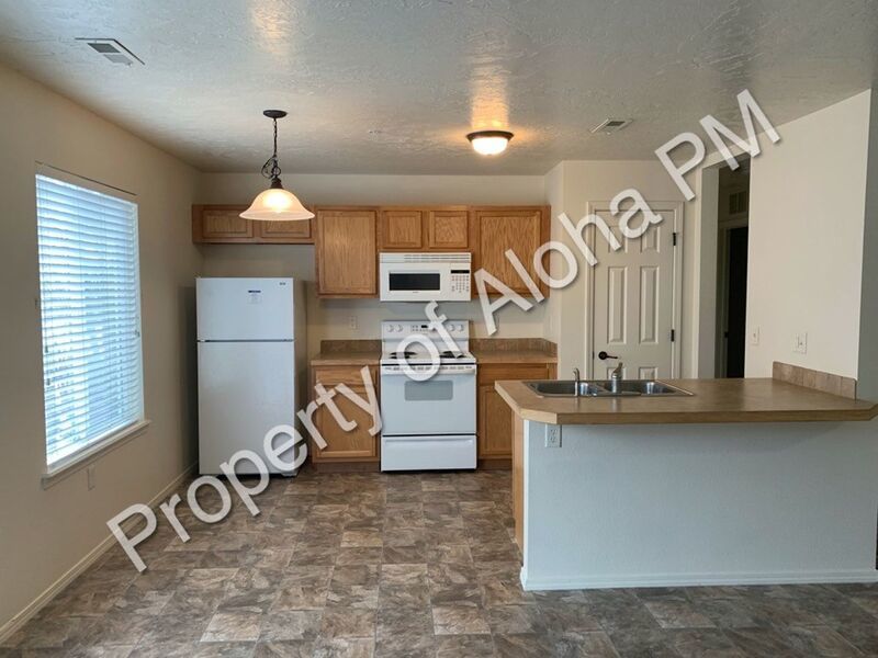 Comfy 2 Bedroom 2 Bathroom off of Pine in Meridian! property image