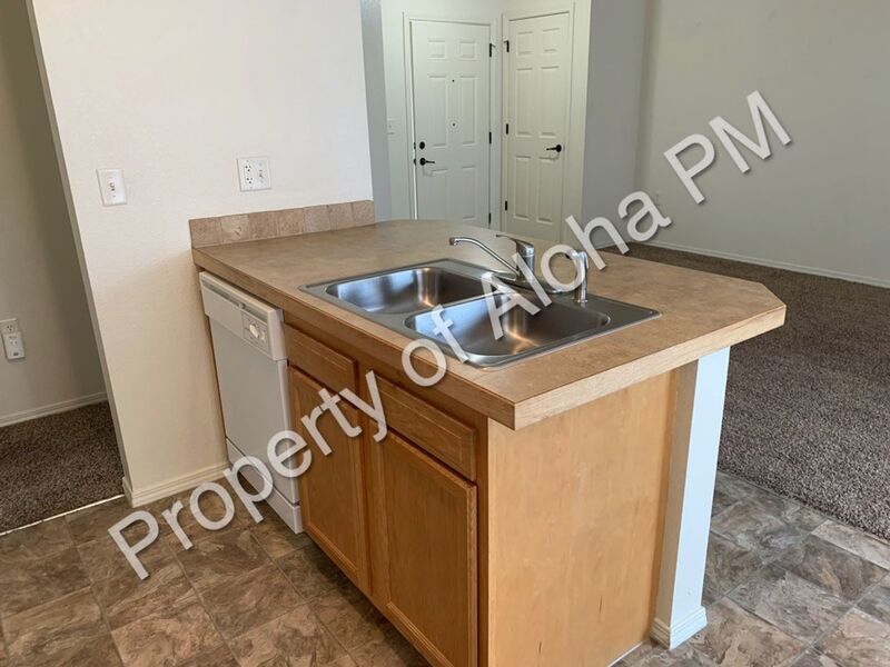 Comfy 2 Bedroom 2 Bathroom off of Pine in Meridian! property image
