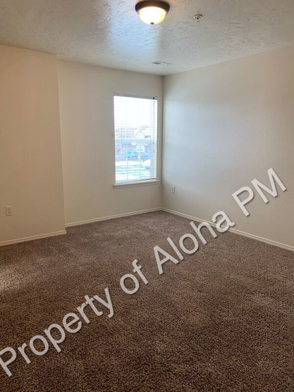 Comfy 2 Bedroom 2 Bathroom off of Pine in Meridian! property image