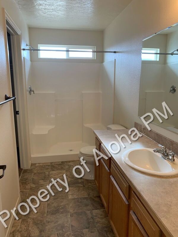 Comfy 2 Bedroom 2 Bathroom off of Pine in Meridian! property image