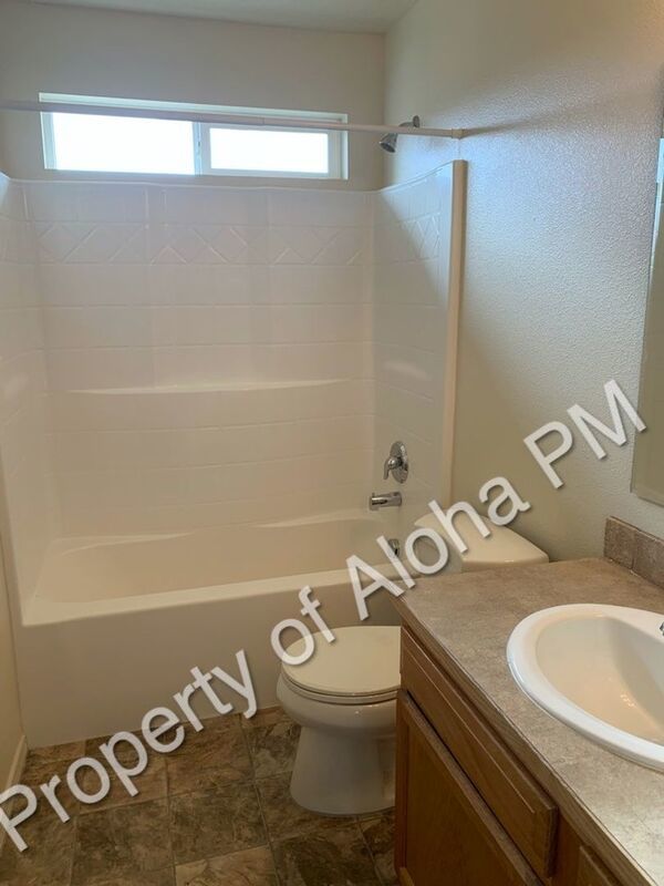 Comfy 2 Bedroom 2 Bathroom off of Pine in Meridian! property image