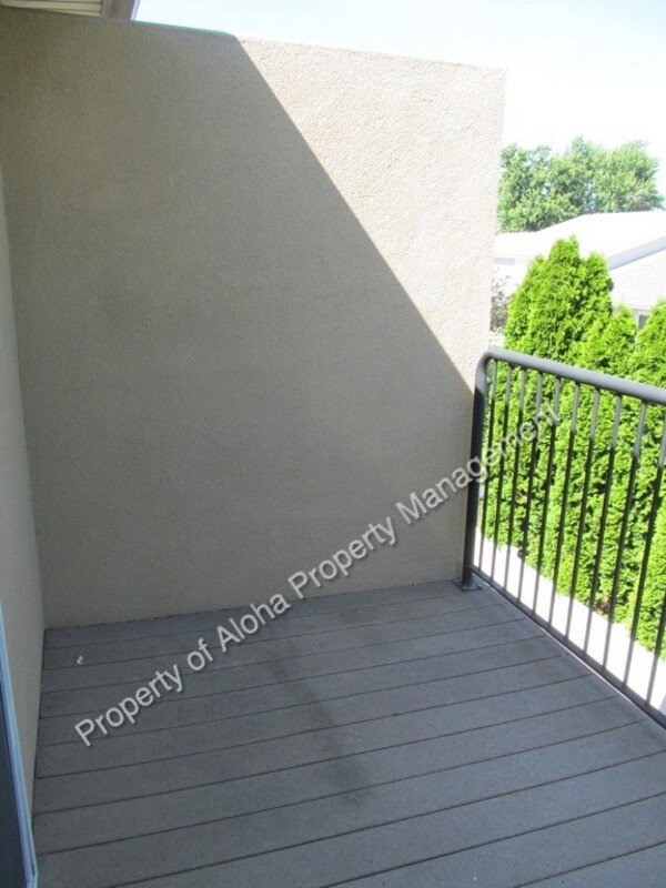 Comfy 2 Bedroom 2 Bathroom off of Pine in Meridian! property image