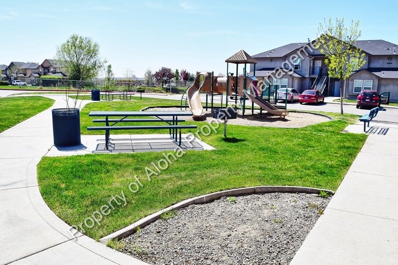 Comfy 2Bed/2Bath off of Pine in Meridian! property image