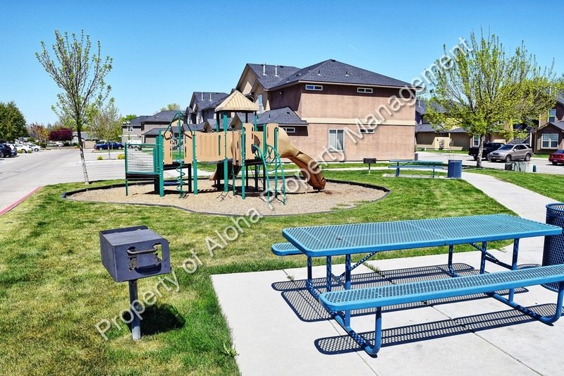 Comfy 2Bed/2Bath off of Pine in Meridian! property image