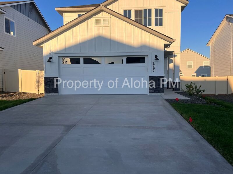 Brand New 3 bed 2.5 Bath property image