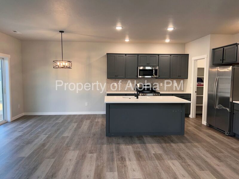 Brand New 3 bed 2.5 Bath property image