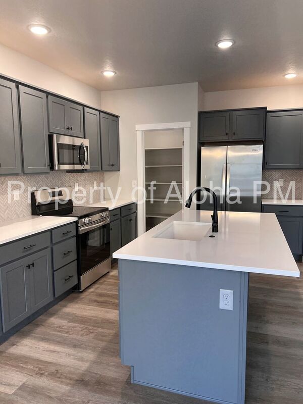 Brand New 3 bed 2.5 Bath property image