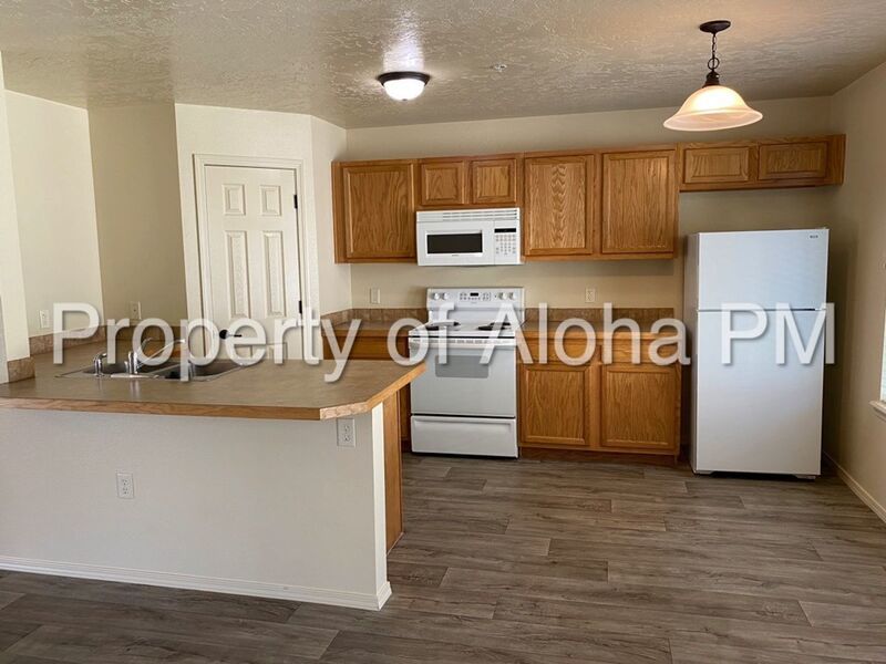 Roomy 3 Bedroom 2 Bathroom off of Pine in Meridian! property image
