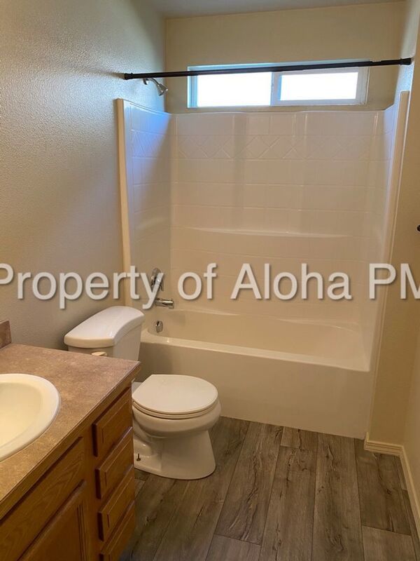 Roomy 3 Bedroom 2 Bathroom off of Pine in Meridian! property image