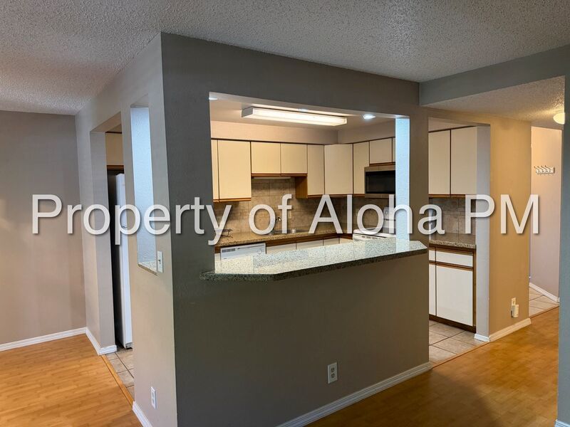 DELIGHTFUL SECLUSION! 1 BED 1 BATH IN A GREAT LOCATION! property image