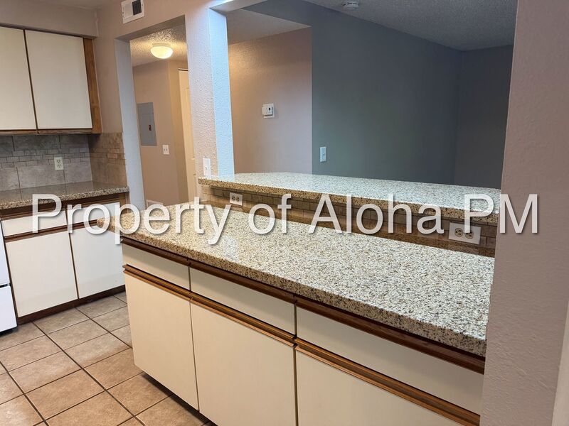 DELIGHTFUL SECLUSION! 1 BED 1 BATH IN A GREAT LOCATION! property image