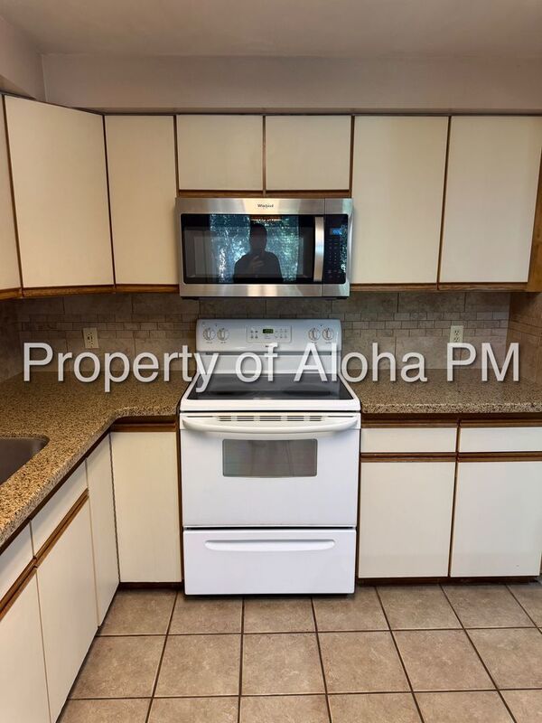 DELIGHTFUL SECLUSION! 1 BED 1 BATH IN A GREAT LOCATION! property image