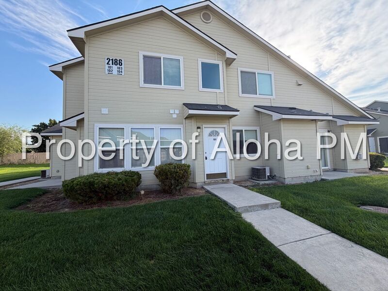 Cozy 2 bedroom, 1.5 bath townhome-style apartment in Nampa property image